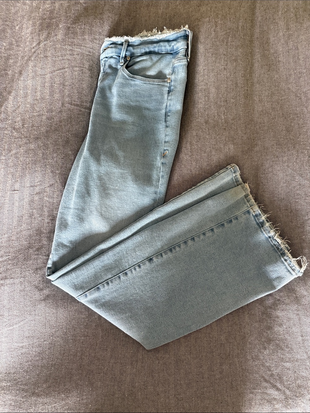 Good American Ultra Soft Light Blue Frayed-Hem Wide Leg Jeans